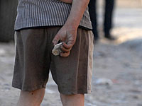 В Бейт-Шемеше брошен камень в 50-летнюю женщину за то, что она "нескромно одета"