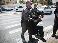 Пятеро жителей Бейт-Шемеша задержаны за нападение на полицейского в форме солдата