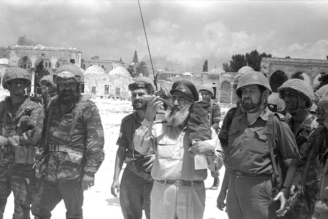 Рав Шломо Горен в Иерусасалиме. 1967 год