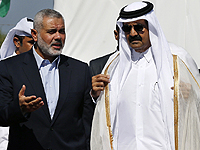 Председатель политбюро ХАМАС Исмаил Ханийя и эмир Катара шейх Тамим аль-Тани