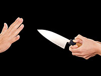 "Аллах тебя достанет": три женщины набросились с ножами на сотрудницу детсада    