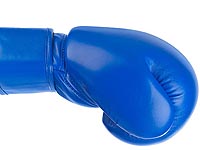 Бокс: россиянин Руслан Файфер защитил титул, нокаутировав угандийца