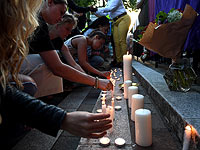 У Grenfell Tower, 14 июня 2017 года  