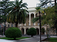 Здание правительства Абхазии в Сухуме  