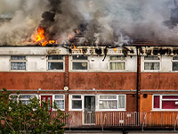 Женщина и трое детей погибли в результате пожара на северо-западе Англии