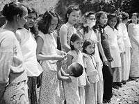Китайские и малайские девушки, насильно вывезенные японцами из Пенанга для работы в качестве "женщин для утешения". 1945-й год  