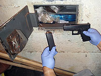 Полиция обнаружила в Лоде сейф с наркотиками и оружием