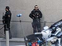 Вооруженный злорумышленник набросился на испанских полицейских с криком "Аллах Акбар"    
