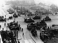 Советские танки на улицах Будапешта, 1956 год