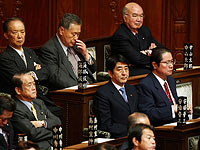 Правительство Японии в полном составе ушло в отставку   