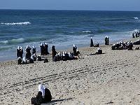 Жительницы сектора Газы на побережье Средиземного моря