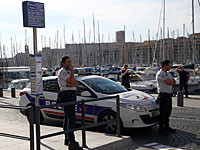В Марселе автомобиль наехал на людей на автобусной остановке: есть жертвы