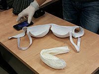 Жительница Димоны пыталась провезти в трусах и лифчике 0,5 кг кокаина