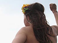 Полуобнаженная активистка FEMEN выбежала на поле перед матчем Украина - Турция