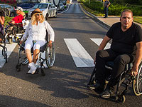 Борцы за права инвалидов митингуют возле здания "Гистадрута" в Тель-Авиве и на шоссе &#8470;4