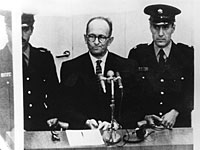 Адольф Эйхман на суде. Иерусалим, 1961 год