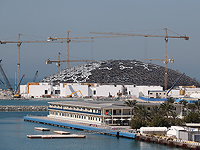 Строительство Лувра Абу-Даби в 2015 году