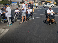 Из-за демонстрации инвалидов затруднено движение по шоссе &#8470;2