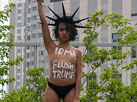 Секстремистка FEMEN у посольства США в Киеве призвала ураган на голову президента Трампа