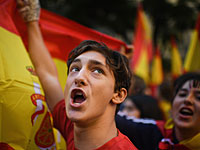 В Барселоне проходит многотысячный митинг за единство Испании   