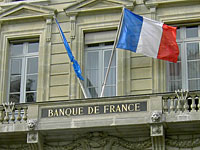Центробанк Франции подает в суд на акциониста Павленского, обвиняемого в поджоге