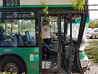 В Холоне разбился автобус компании "Эгед". ВИДЕО