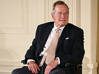 Джордж Буш-старший извинился перед обвинившей его актрисой за "дружеское похлопывание"