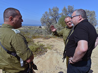 Министр обороны Израиля Авигдор Либерман на границе с Газой   