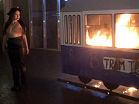 Очередная акция FEMEN против Порошенко: в Виннице около магазина Roshen подожгли "трамвай"