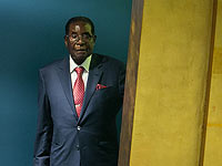 Роберт Мугабе смещен с поста лидера правящей партии Зимбабве 
