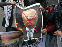 В палестинских городах сжигают портреты Трампа