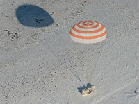 Очередной международный экипаж МКС вернулся на Землю