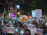 Третий митинг против "коррупции в институтах власти" в Тель-Авиве. Фоторепортаж