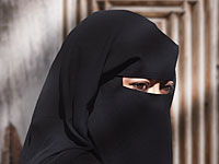   Американский университет в Каире разрешил носить закрывающий лицо никаб  