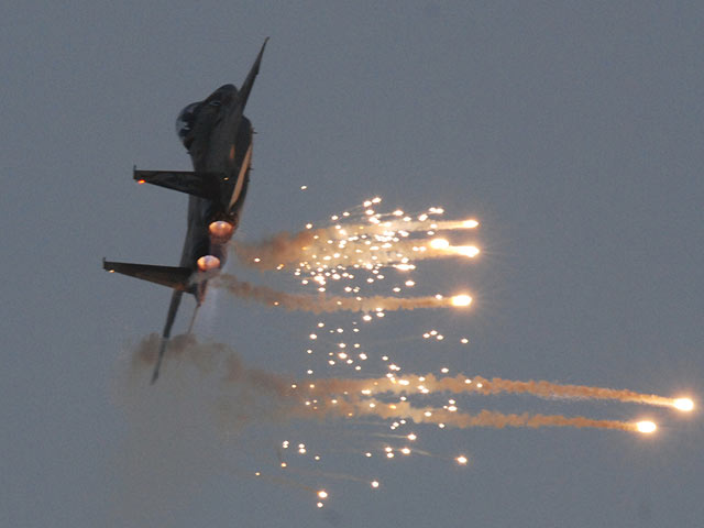 Израильские военные самолеты нанесли удары по двум целям на юге сектора Газы