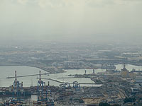 Из-за плохой погоды порт Хайфы закрыт для судоходства