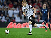Немецкий футболист забил гол на последней минуте матча и сломал руку в трех местах