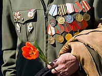 Президент Латвии Раймонд Вейонис уравнял статус советских и нацистских ветеранов