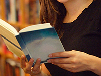 В Санкт-Петербурге девушка ночью проникла в библиотеку, чтобы украсть одну книгу