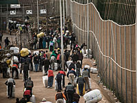 Сотни африканцев штурмуют границу испанского анклава в Марокко