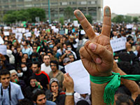 Возле тюрьмы в Тегеране проходит массовая акция протеста