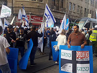 Работники "Тевы" парализовали движение трамвая в центре Иерусалима