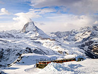 На курорте Церматт в швейцарских Альпах "застряли" около 9.000 туристов  