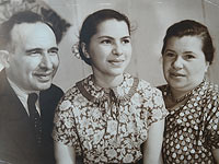 Арьяна Вайнштейн с родителями
