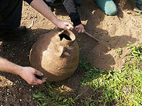 У ручья Эйн-Харод туристы нашли сохранившийся византийский кувшин  