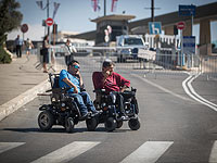 Борцы за права инвалидов митингуют возле здания Кнессета
