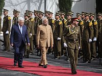 Премьер-министр Индии Нарендра Моди провел в Рамалле переговоры с Махмудом Аббасом