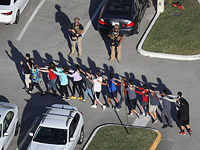 Убийца детей в школе во Флориде использовал пожарную сирену, чтобы собрать толпу
