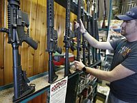 В оружейном магазине в США