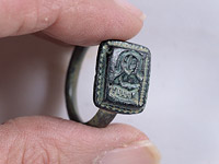 В Изреэльской долине найден старинный перстень с "Санта-Клаусом"